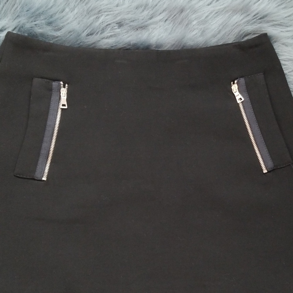 Zara Basic Mini Skirt - Picture 3 of 5